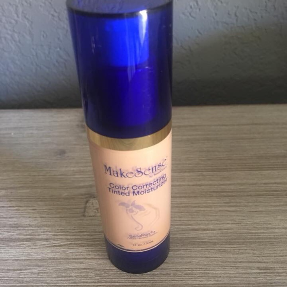 Color correcting tinted moisturizer- light